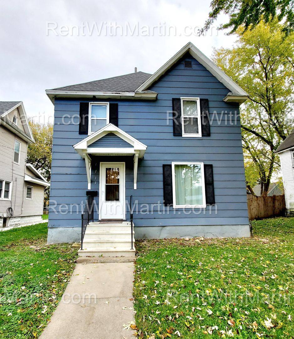 House for rent at 1113 Randolph St, Waterloo, IA 50702