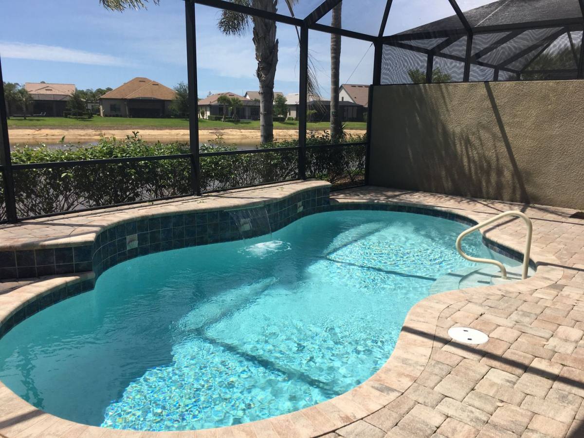Apartment for rent at 7631 Jacaranda Lane, Naples, FL 34114