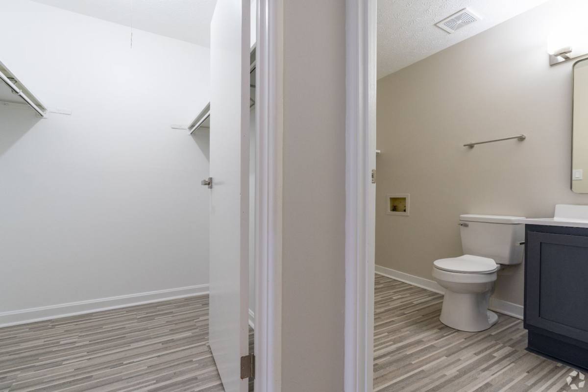 Apartment for rent at 402 Lakewood Dr, La Grange, KY 40031