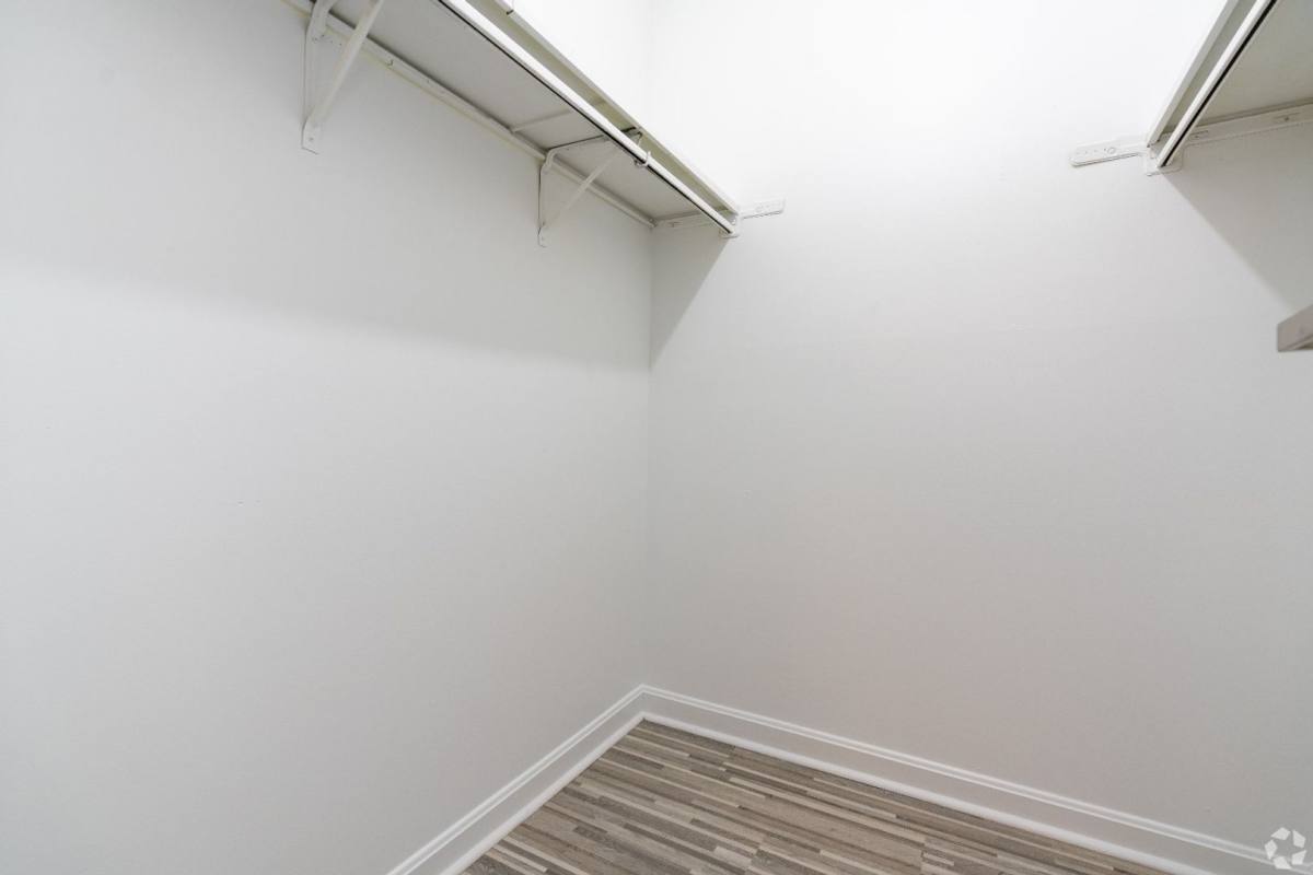 Apartment for rent at 402 Lakewood Dr, La Grange, KY 40031
