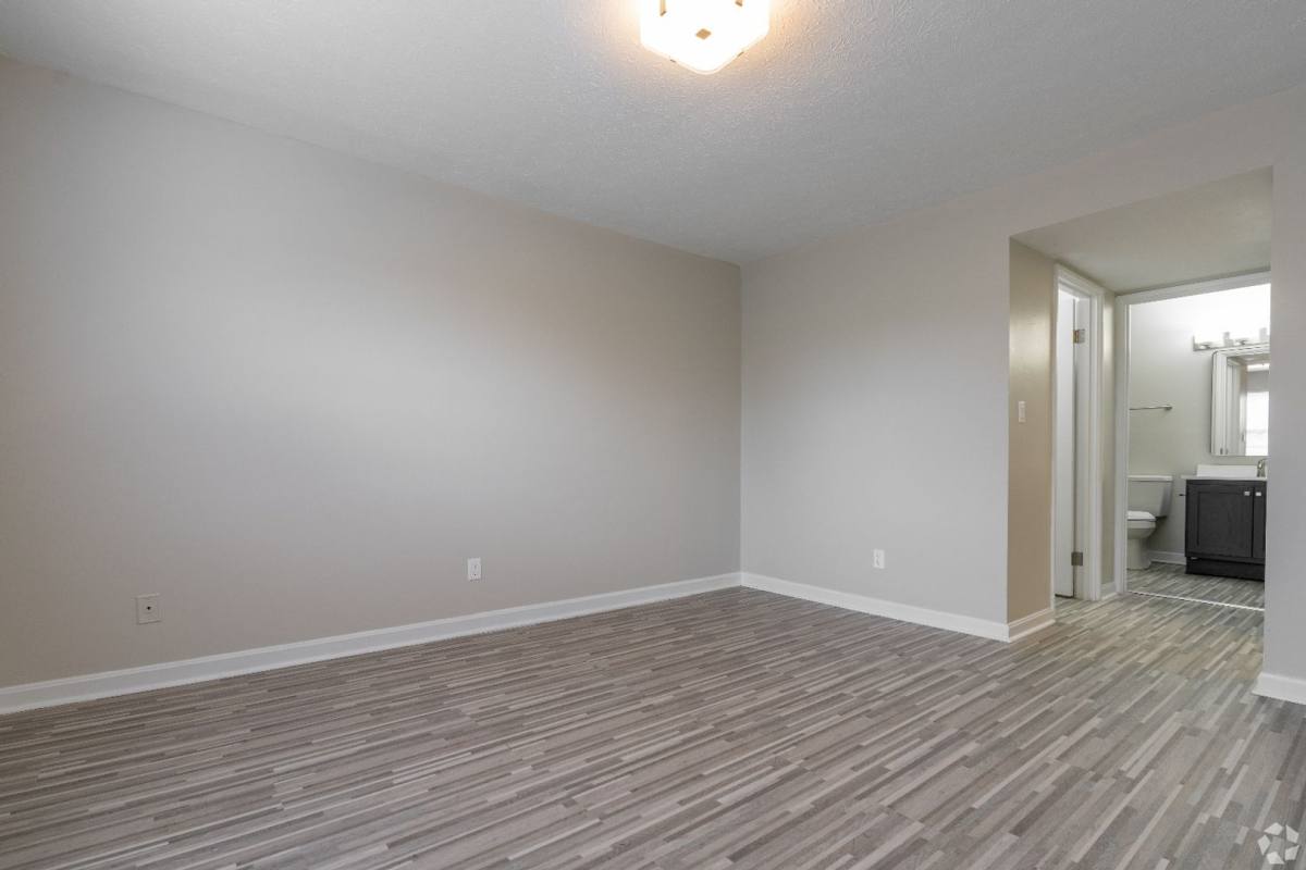 Apartment for rent at 402 Lakewood Dr, La Grange, KY 40031