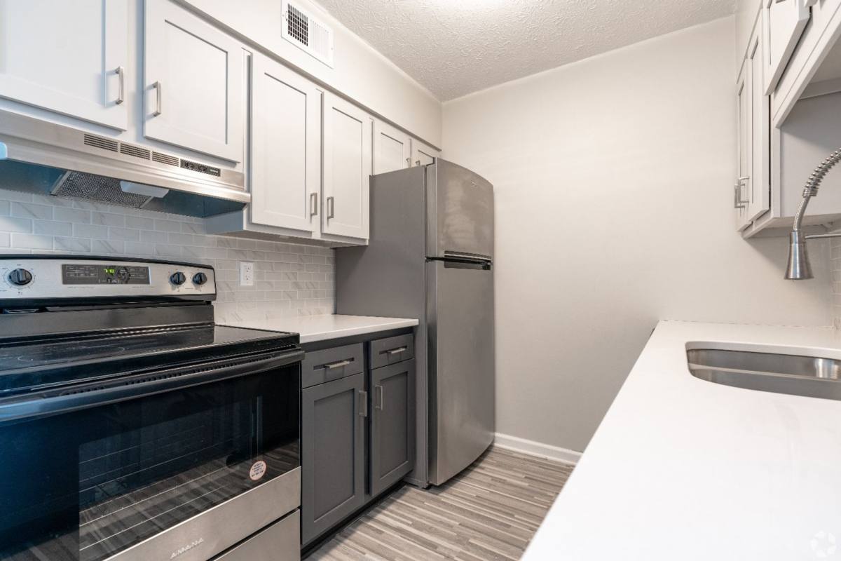 Apartment for rent at 402 Lakewood Dr, La Grange, KY 40031