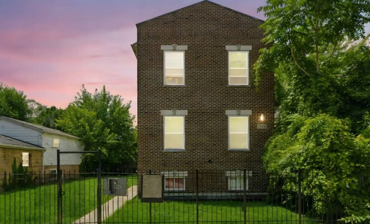 Apartment for rent at 7808 S Greenwood Ave, Chicago, IL 60619