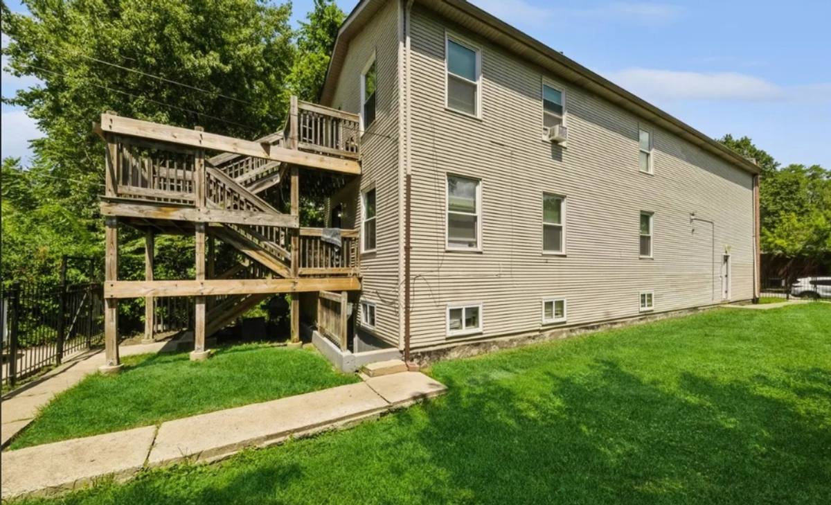 Apartment for rent at 7808 S Greenwood Ave, Chicago, IL 60619