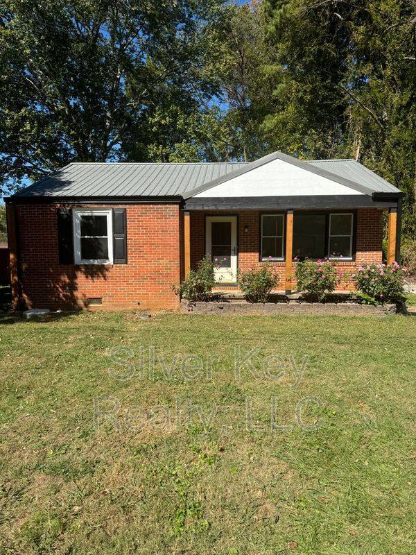 House for rent at 1214 Jones St, Athens, TN 37303