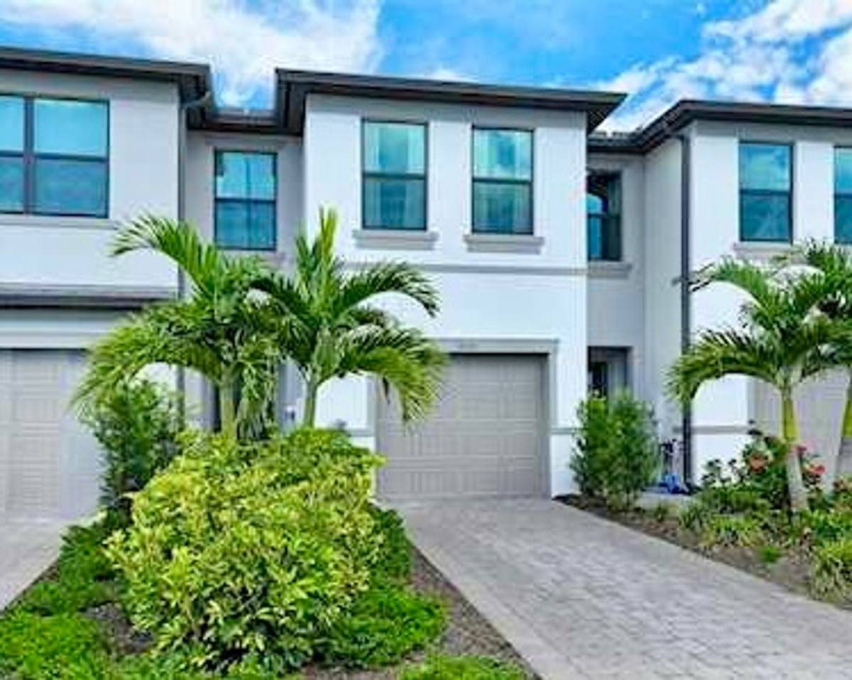 Townhouse for rent at 6355 Waterstone Place, Sarasota, FL 34240