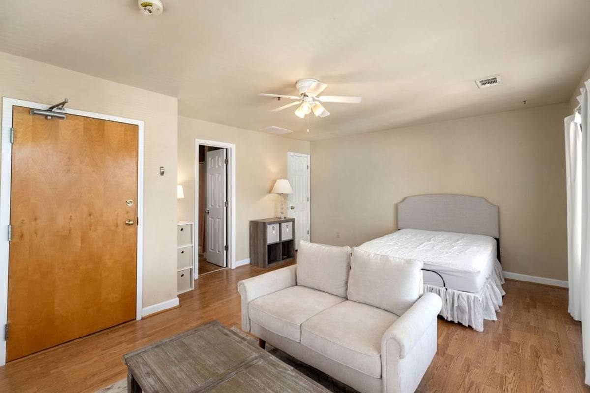 Apartment for rent at 428 E Magnolia Ave, Auburn, AL 36830