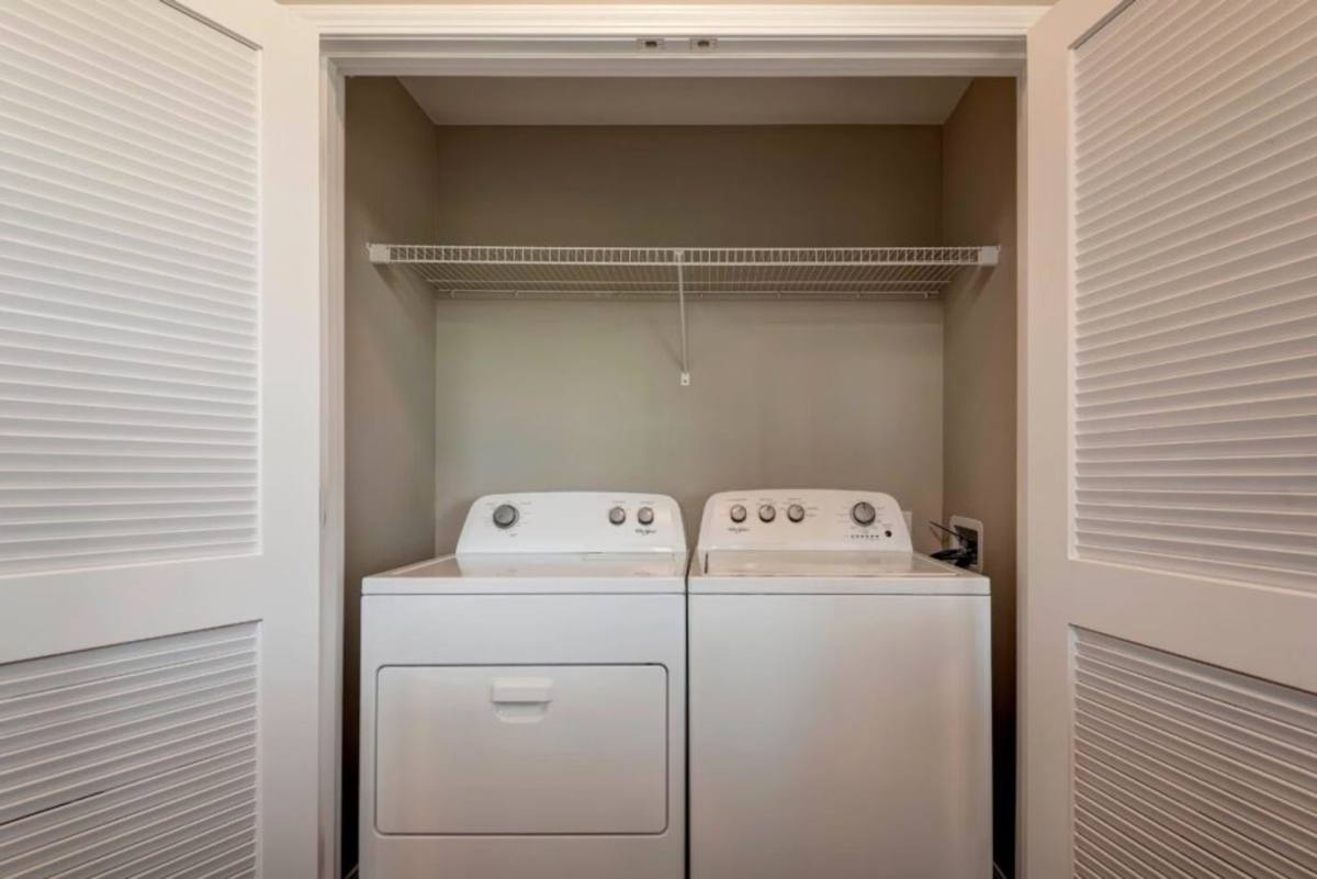 Apartment for rent at 707 W Center St, Rogersville, MO 65742