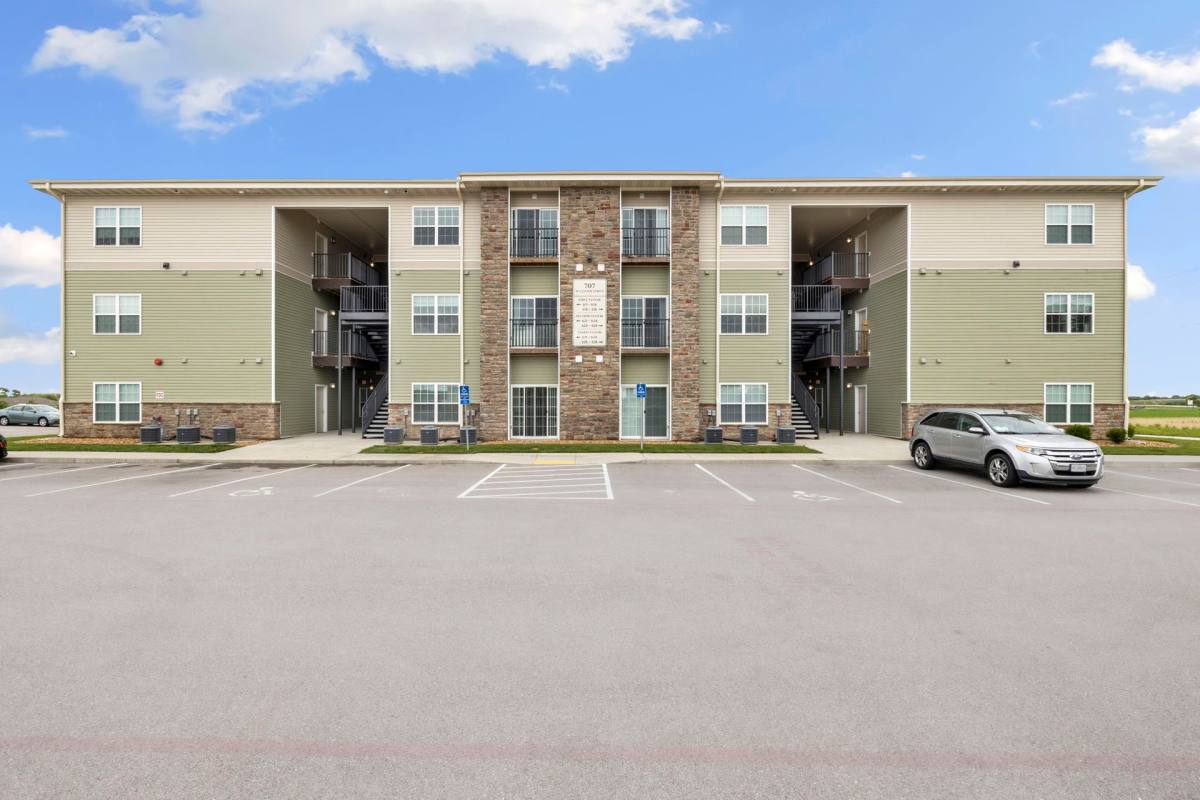 Apartment for rent at 707 W Center St, Rogersville, MO 65742