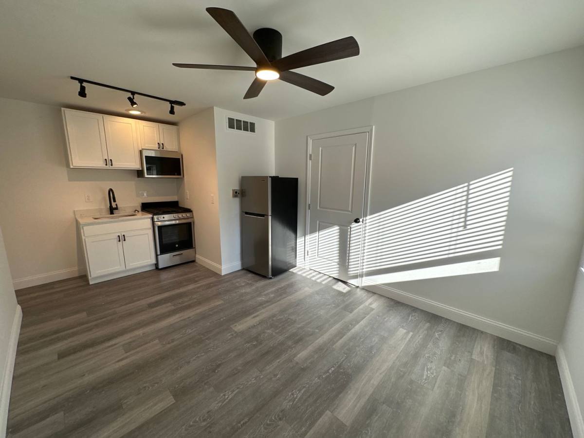 Apartment for rent at 42-50 W Oakland Ave, Columbus, OH 43201