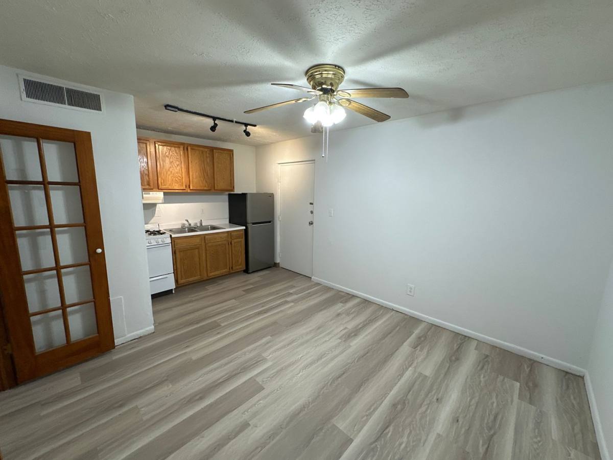 Apartment for rent at 42-50 W Oakland Ave, Columbus, OH 43201