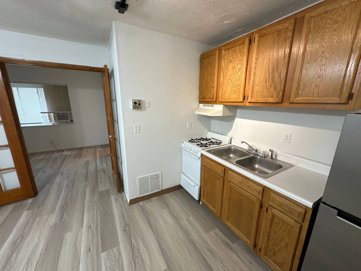 Apartment for rent at 42-50 W Oakland Ave, Columbus, OH 43201