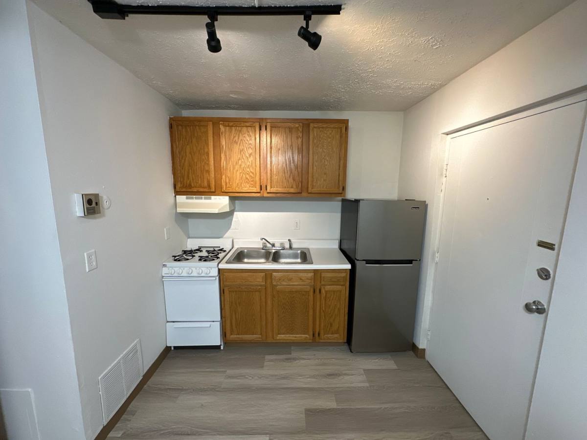 Apartment for rent at 42-50 W Oakland Ave, Columbus, OH 43201