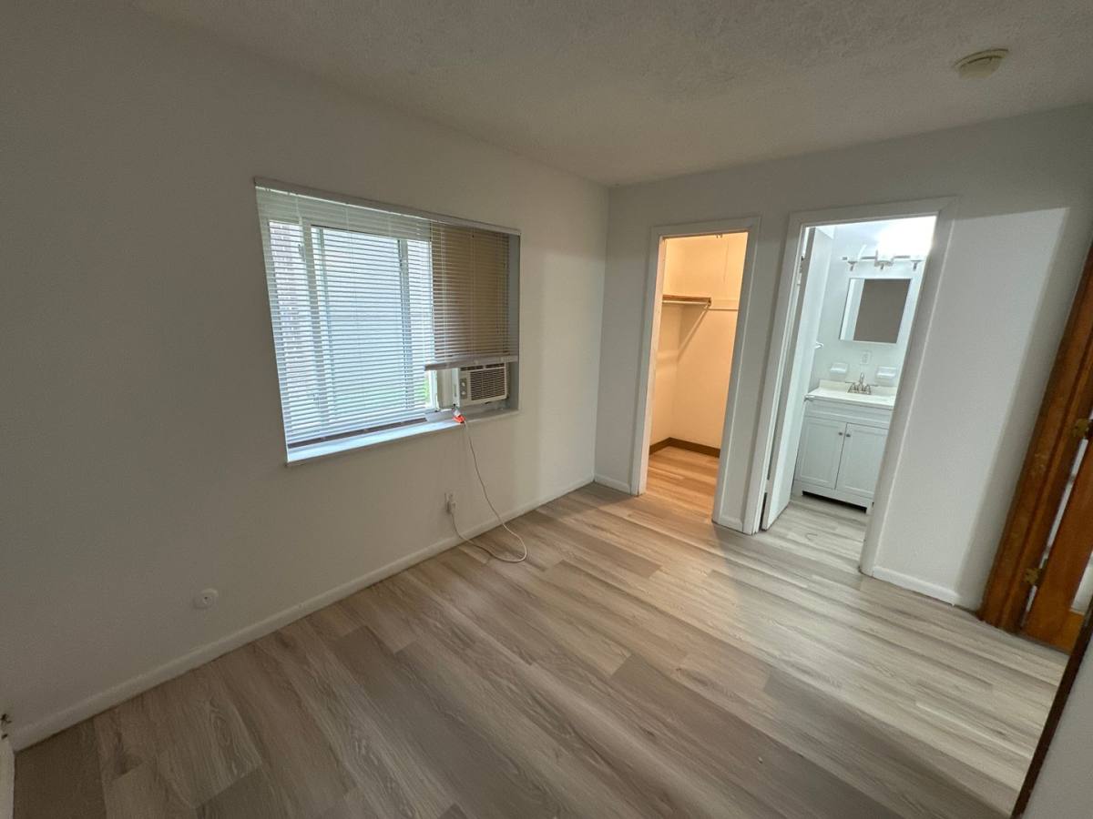 Apartment for rent at 42-50 W Oakland Ave, Columbus, OH 43201