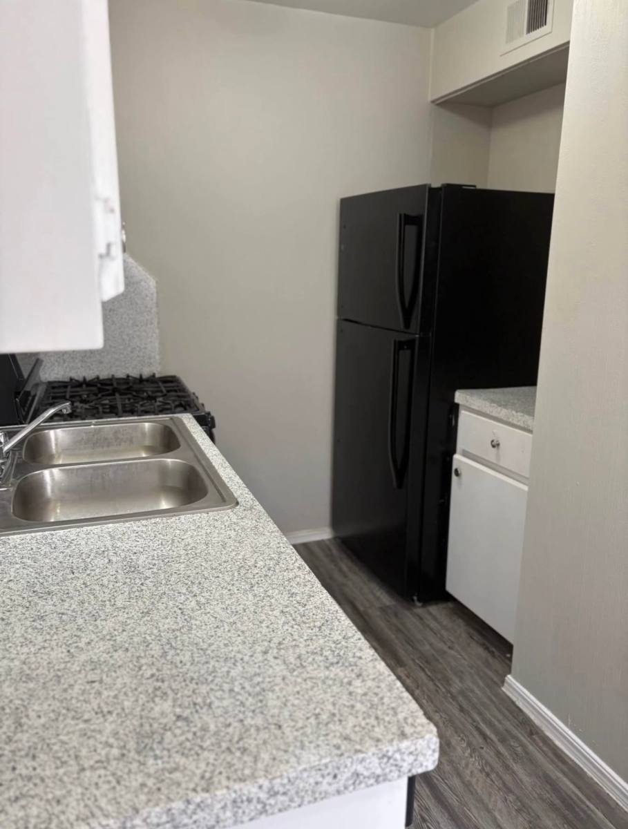 Apartment for rent at 6609 S Lewis Ave, Tulsa, OK 74136