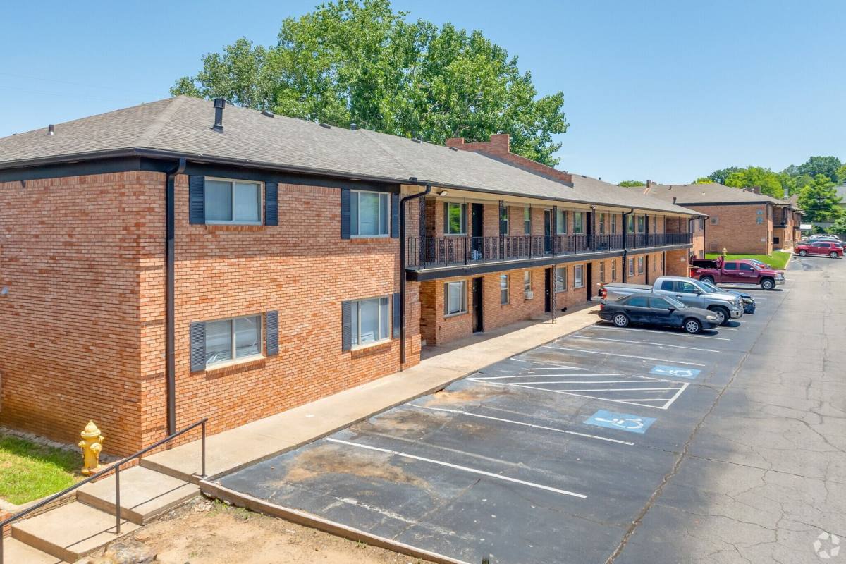 Apartment for rent at 6609 S Lewis Ave, Tulsa, OK 74136