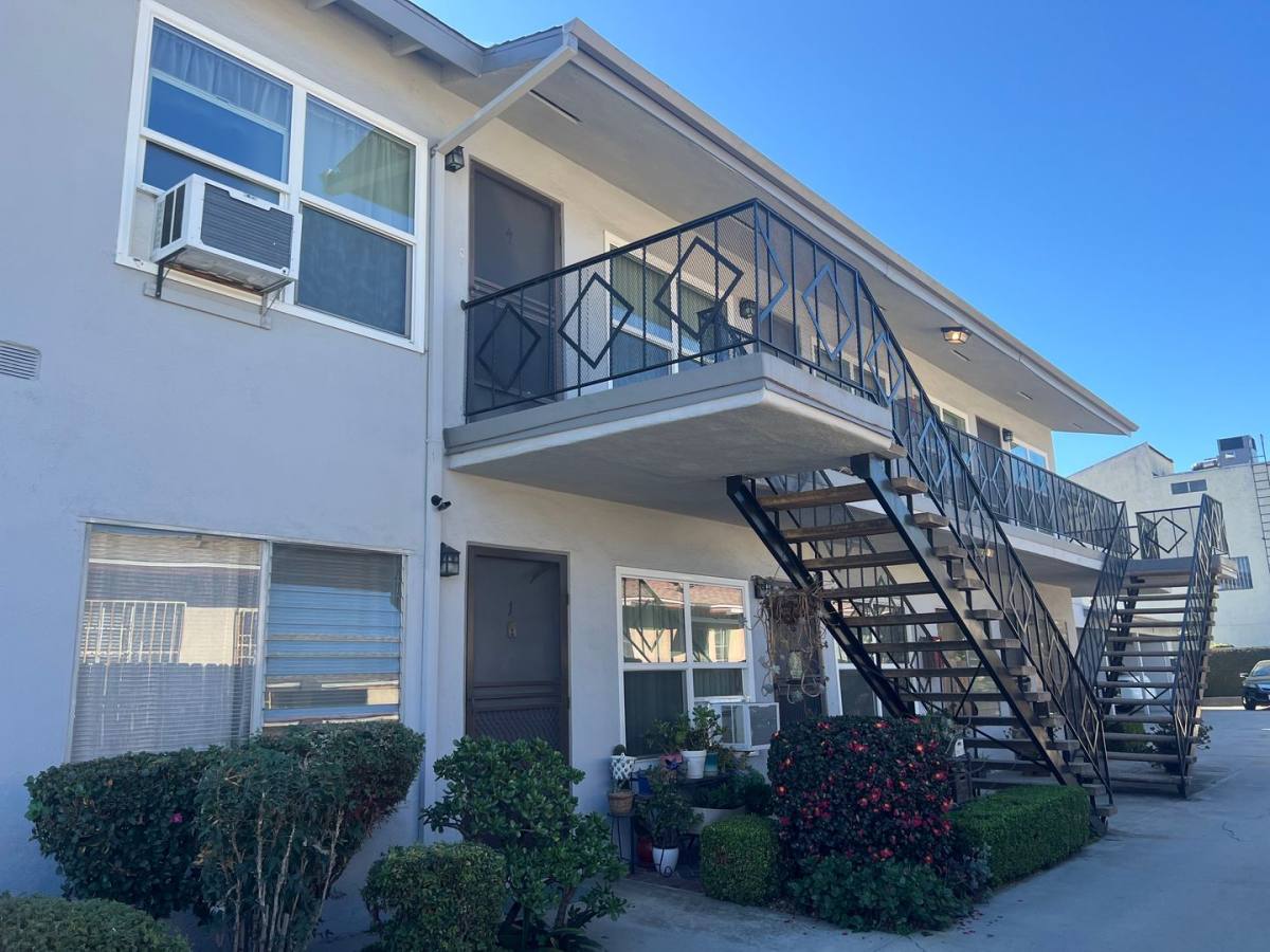 Apartment for rent at 431 S Chapel Ave, Alhambra, CA 91801