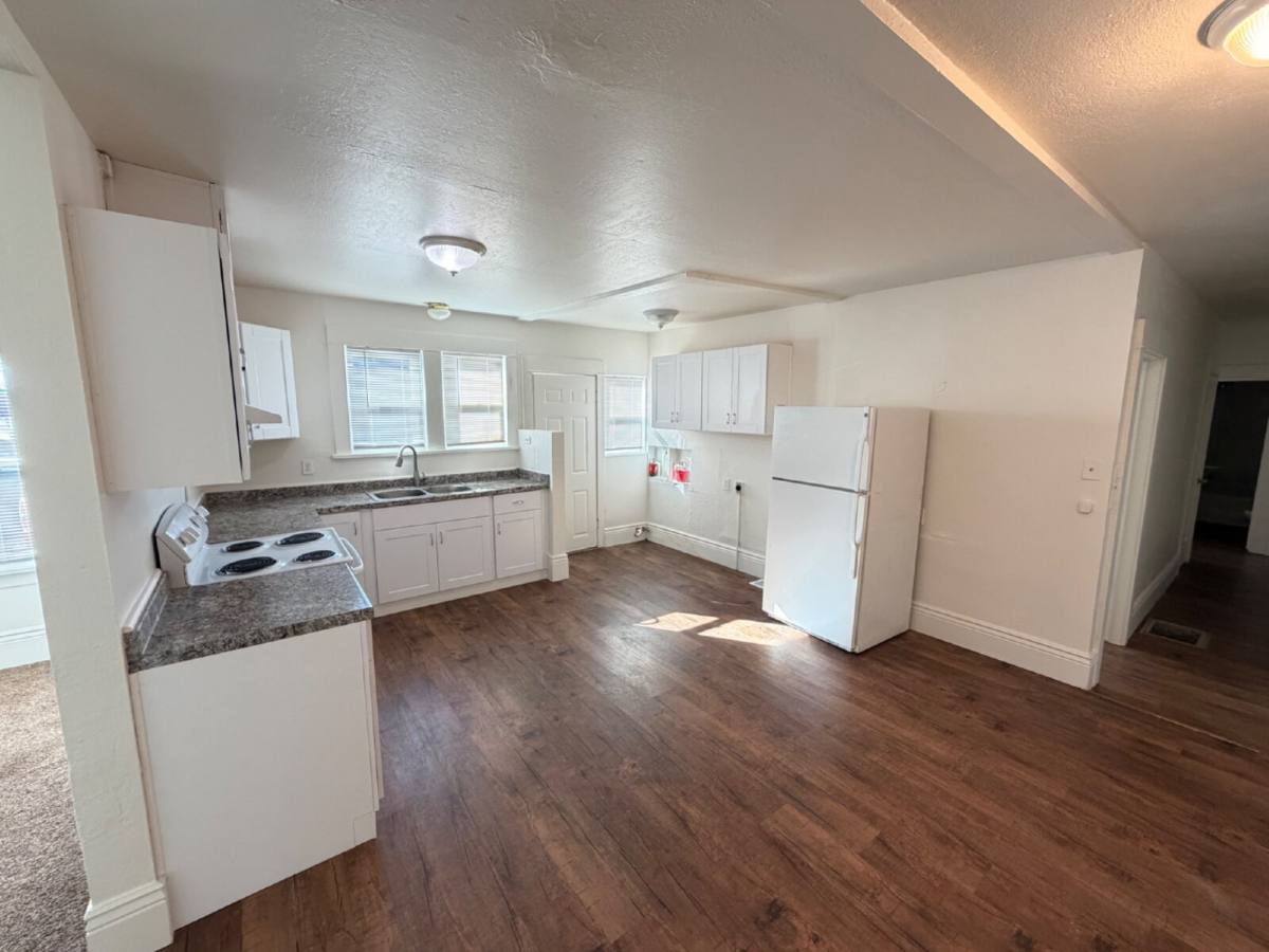 Townhouse for rent at 1819 Q St, Merced, CA 95340