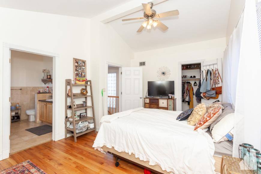Apartment for rent at 1433 W Oakdale #CH, Chicago, IL 60657