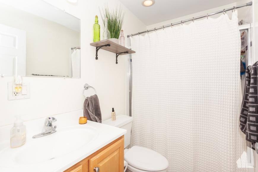 Apartment for rent at 1433 W Oakdale #CH, Chicago, IL 60657