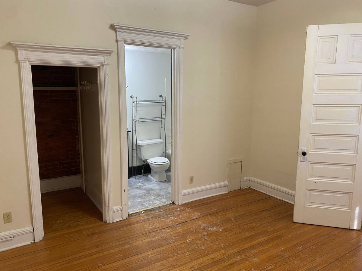 Apartment for rent at 1111-1119 H St, Lincoln, NE 68508