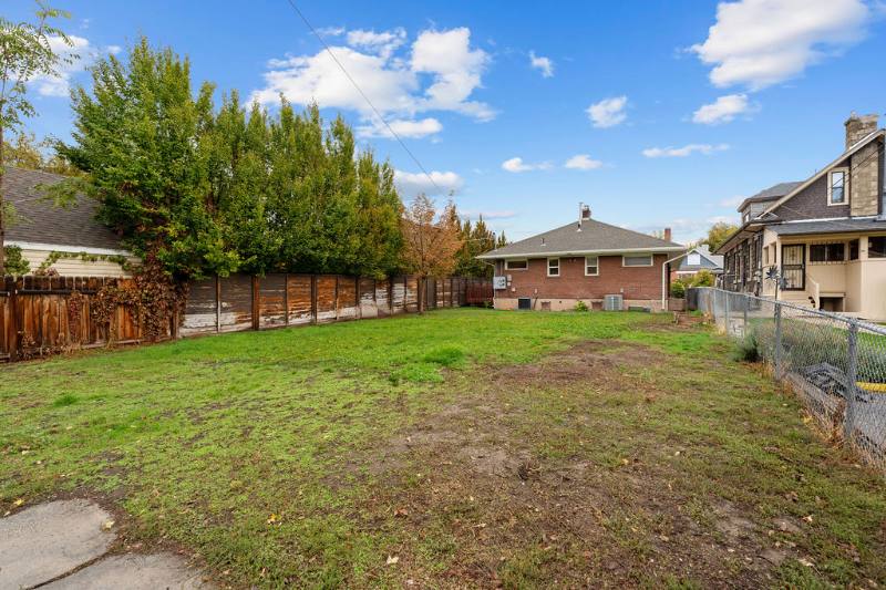 Townhouse for rent at 1086 S Lake St, Salt Lake City, UT 84105