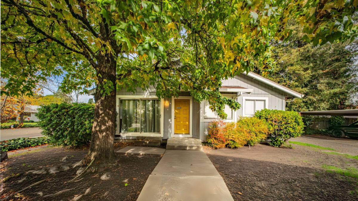 Townhouse for rent at 1220 Mission Blvd, Santa Rosa, CA 95409