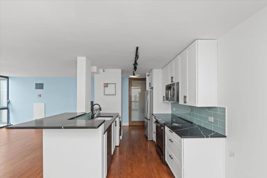 Apartment for rent at 1122 N Clark St #2706, Chicago, IL 60610
