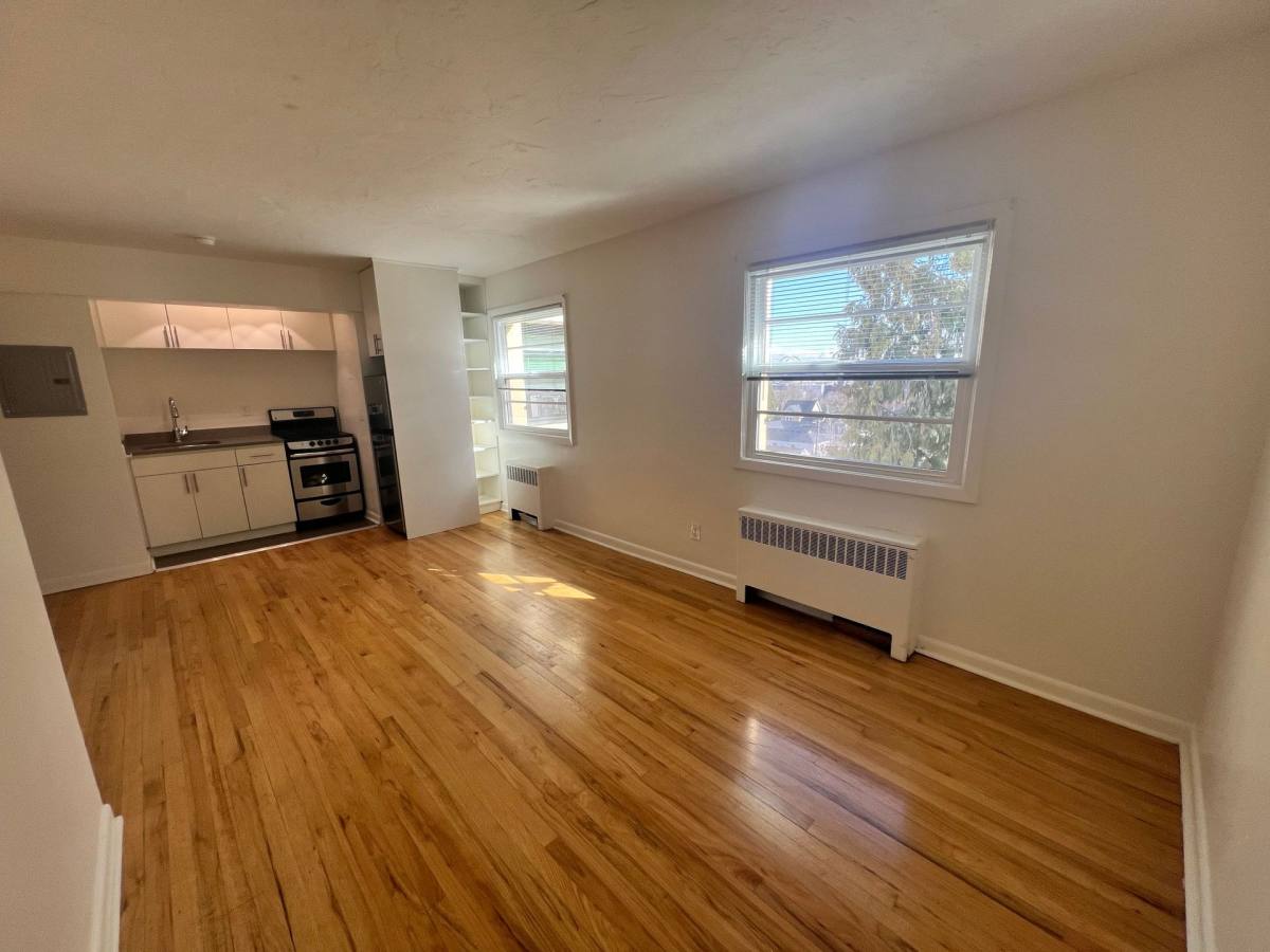 Apartment for rent at 930 NW 25th Place, Portland, OR 97210