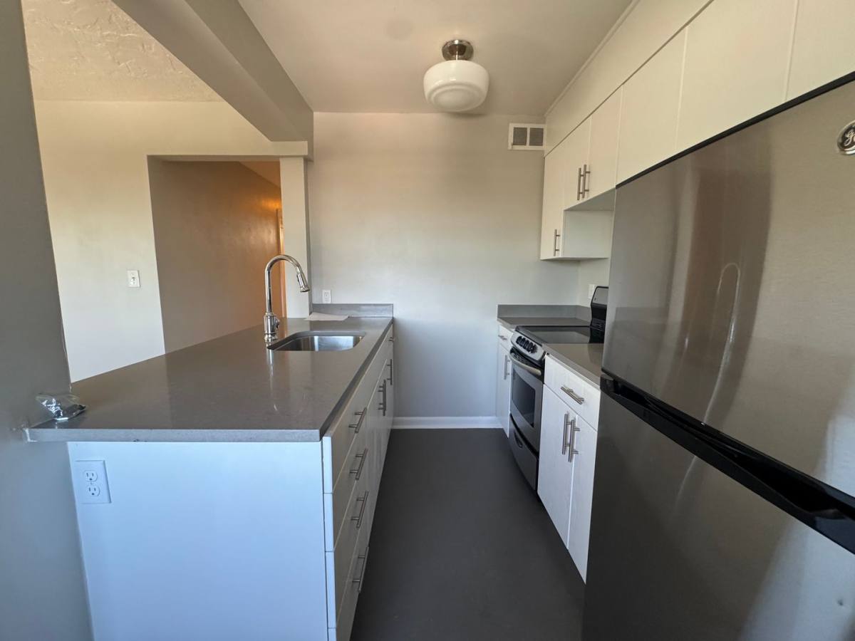 Apartment for rent at 930 NW 25th Place, Portland, OR 97210