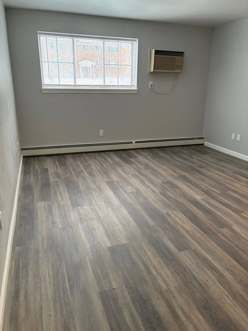 Apartment for rent at 318 N Sage St, Kalamazoo, MI 49006