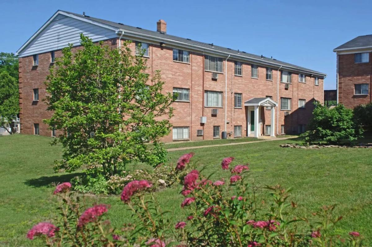 Apartment for rent at 318 N Sage St, Kalamazoo, MI 49006