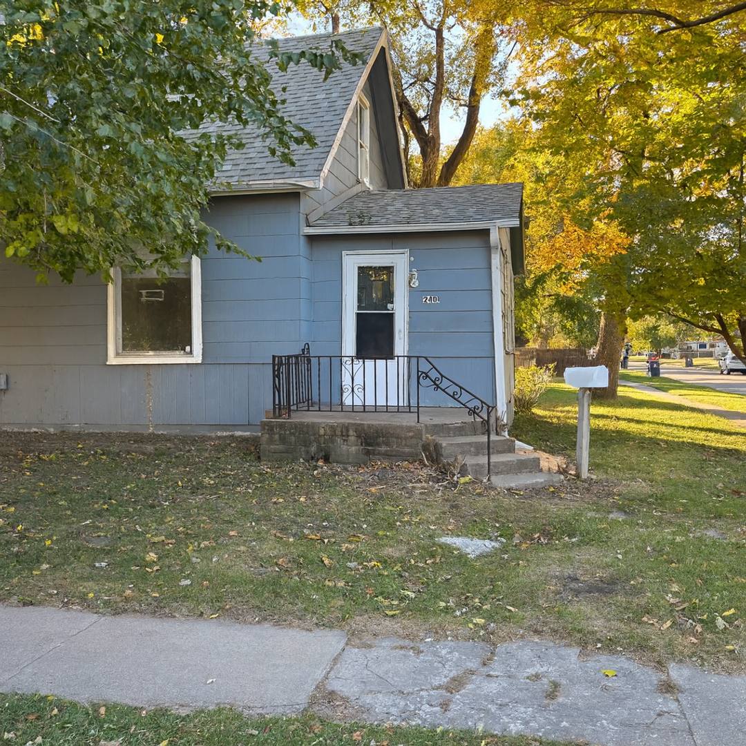 House for rent at 2401 7th Ave, Council Bluffs, IA 51501