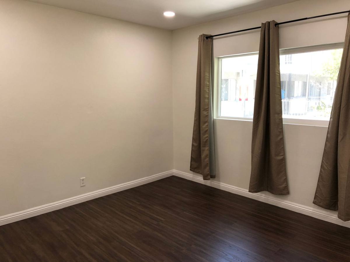 Apartment for rent at 710 W 27th St, Los Angeles, CA 90007