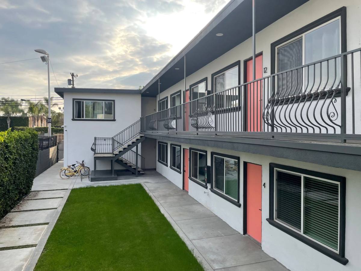 Apartment for rent at 710 W 27th St, Los Angeles, CA 90007