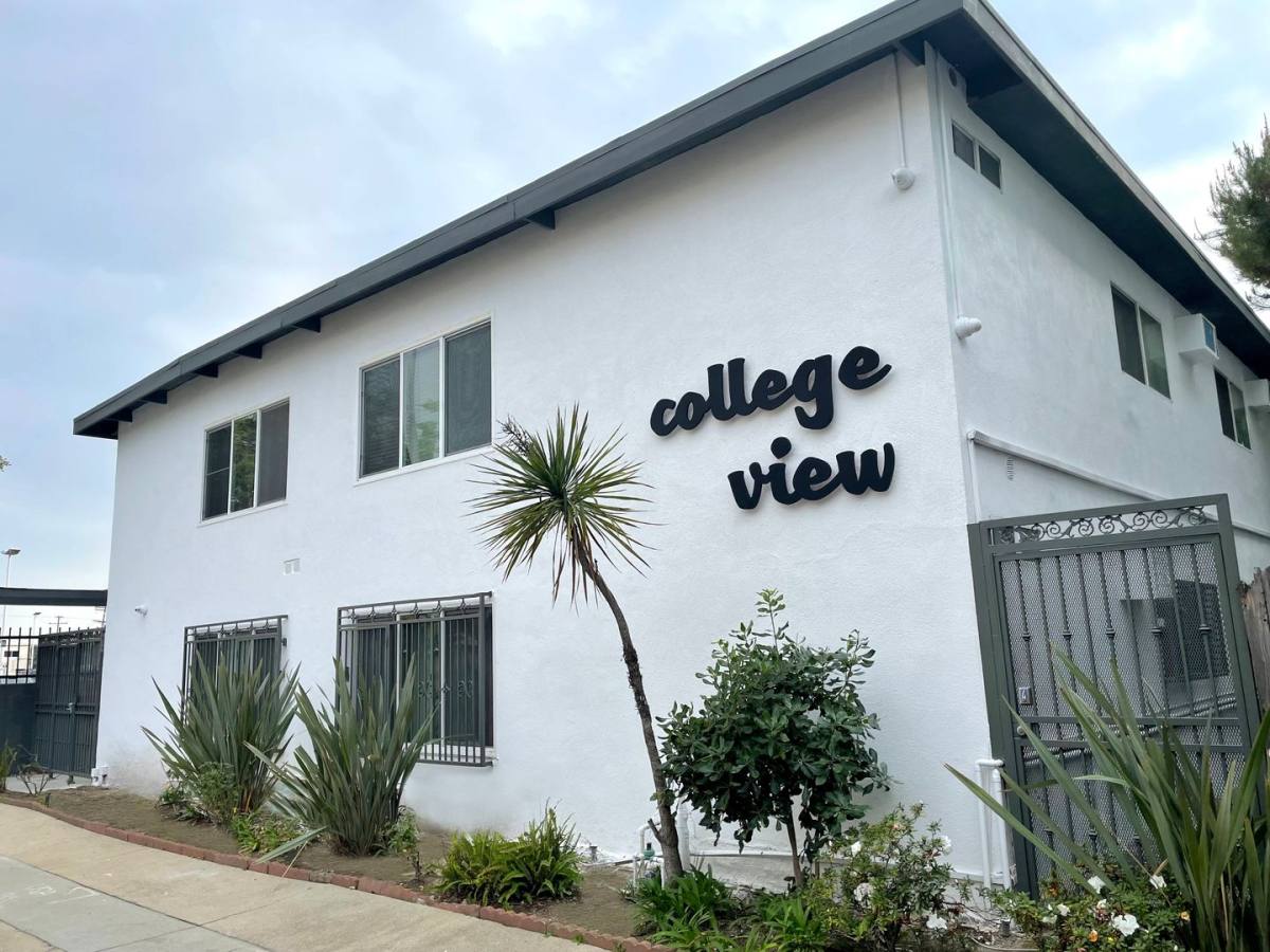 Apartment for rent at 710 W 27th St, Los Angeles, CA 90007