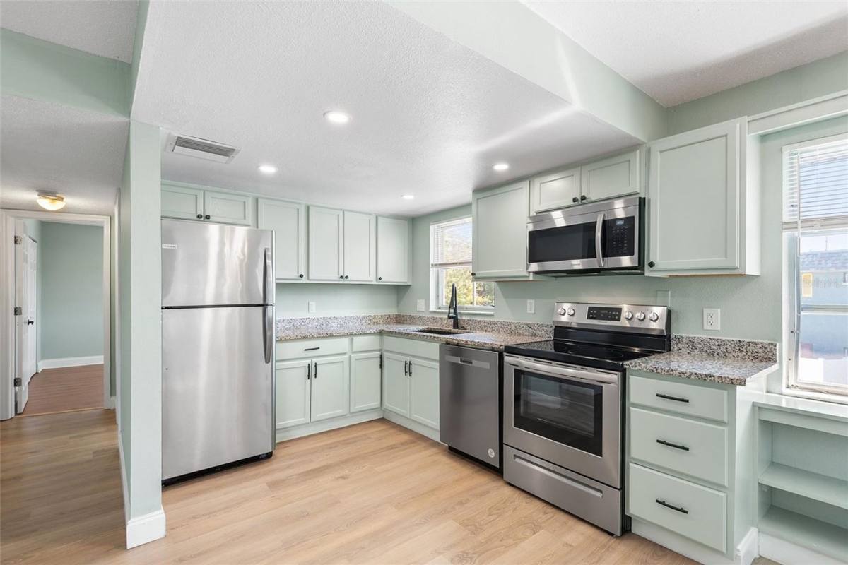 Apartment for rent at 6262 Emerson Ave S, Saint Petersburg, FL 33707