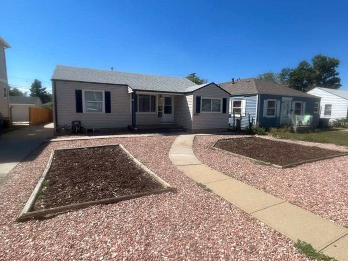 Townhouse for rent at 1945 N Oakland St, Aurora, CO 80010