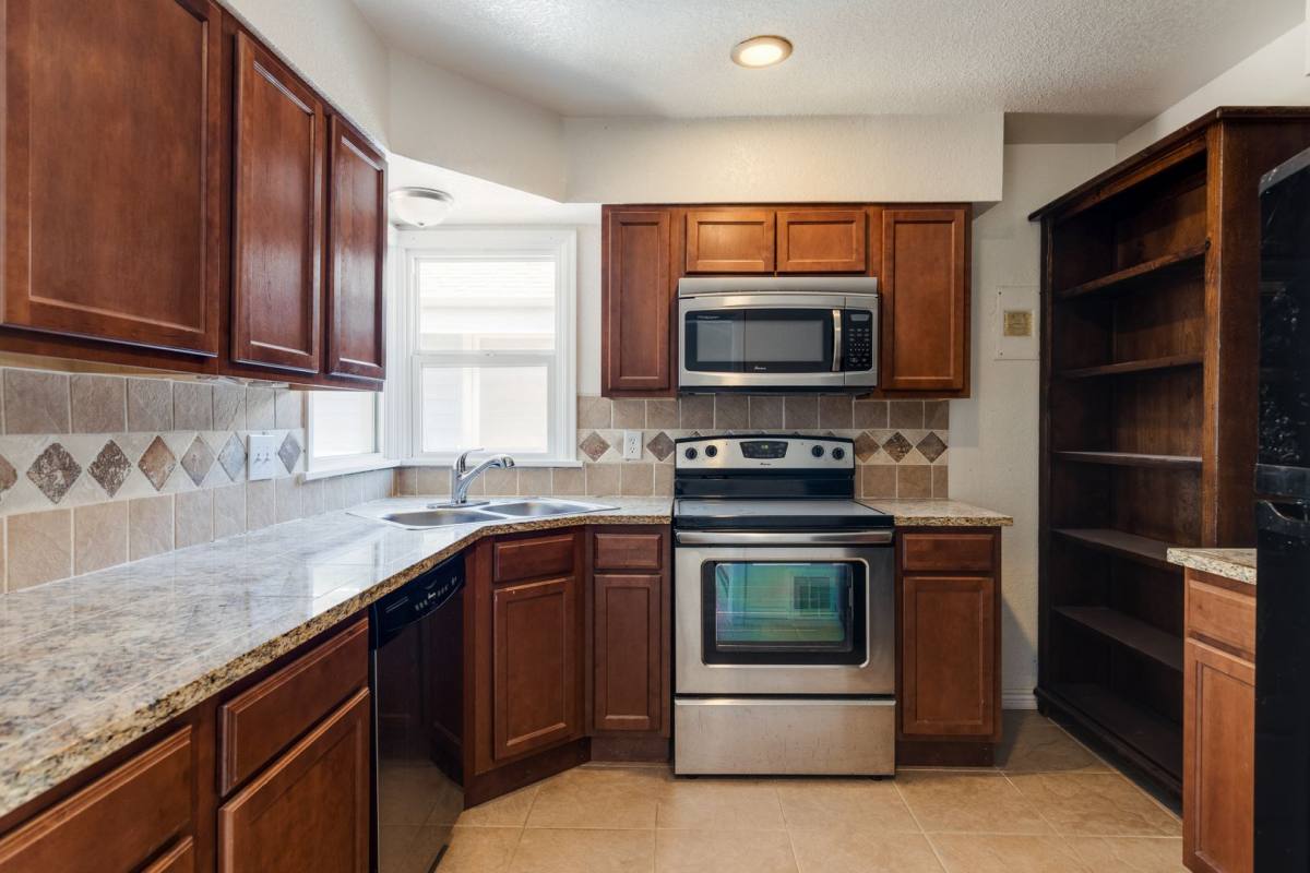 Townhouse for rent at 1945 N Oakland St, Aurora, CO 80010