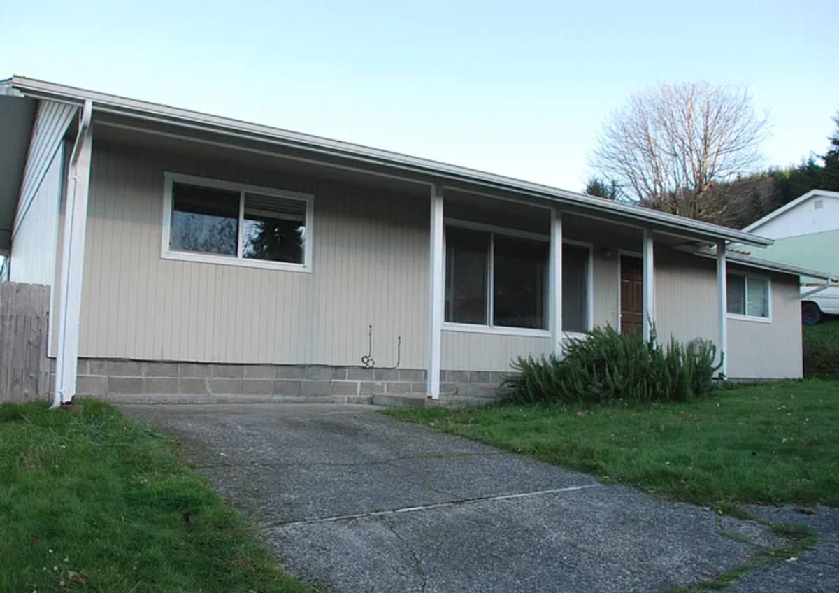 House for rent at 870 York St, Reedsport, OR 97467