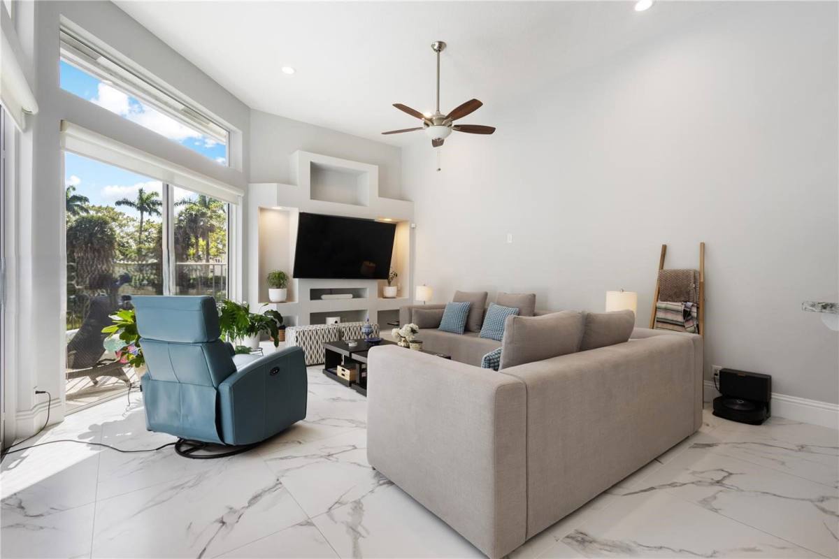 House for rent at 3719 Oak Ridge Circle, Fort Lauderdale, FL 33331