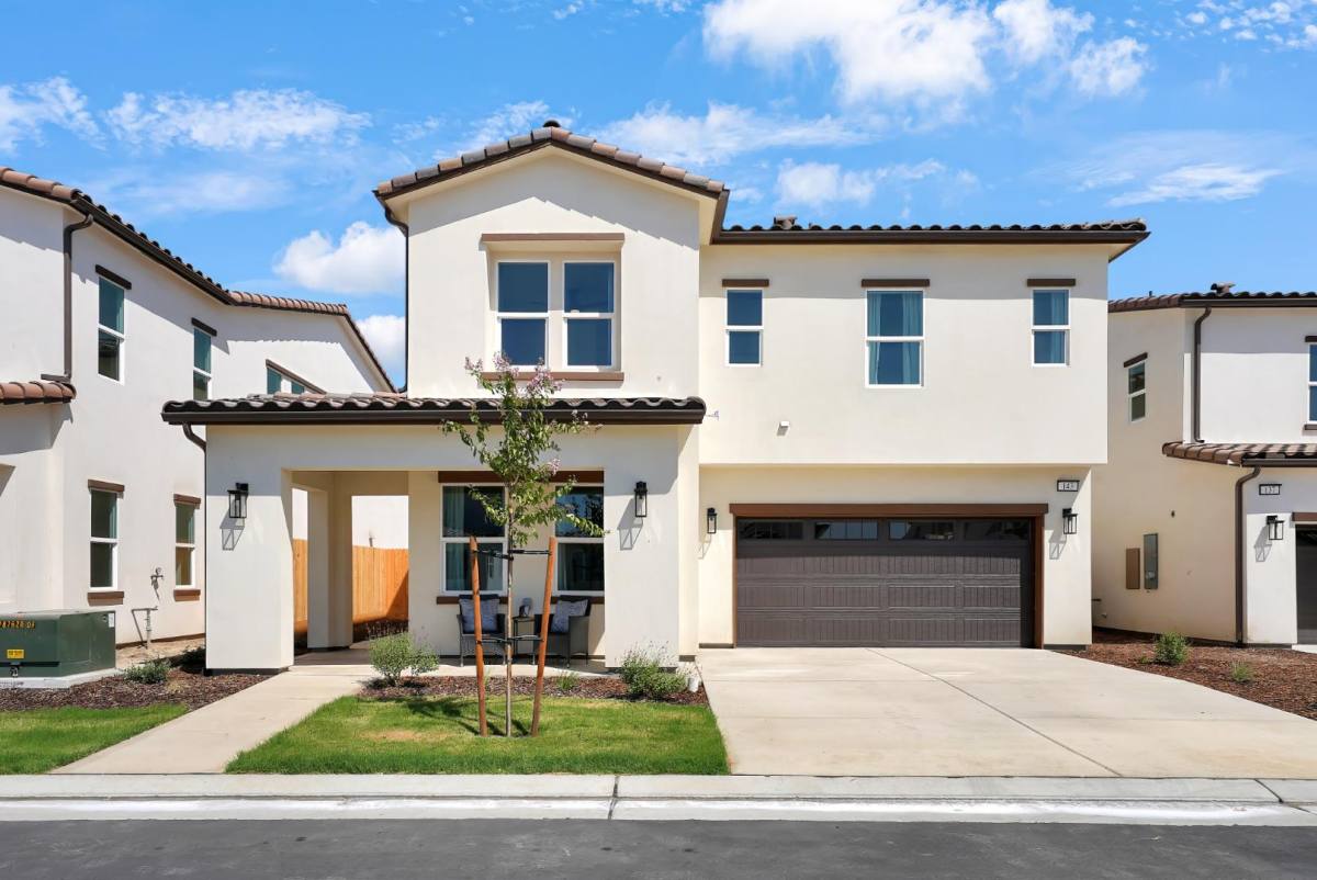 House for rent at 2133 W Cardinal Ave #1, Hanford, CA 93230