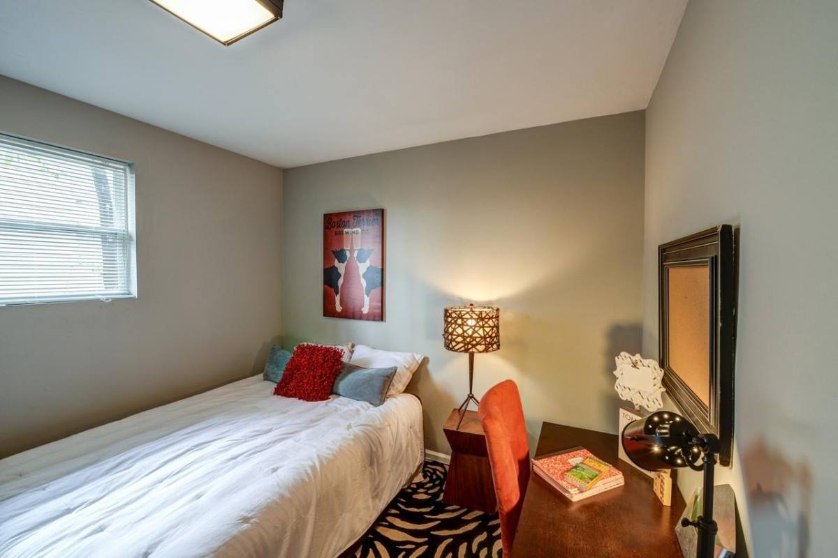 Apartment for rent at Buena Vista, 301 S Granby St, Richmond, VA 23220