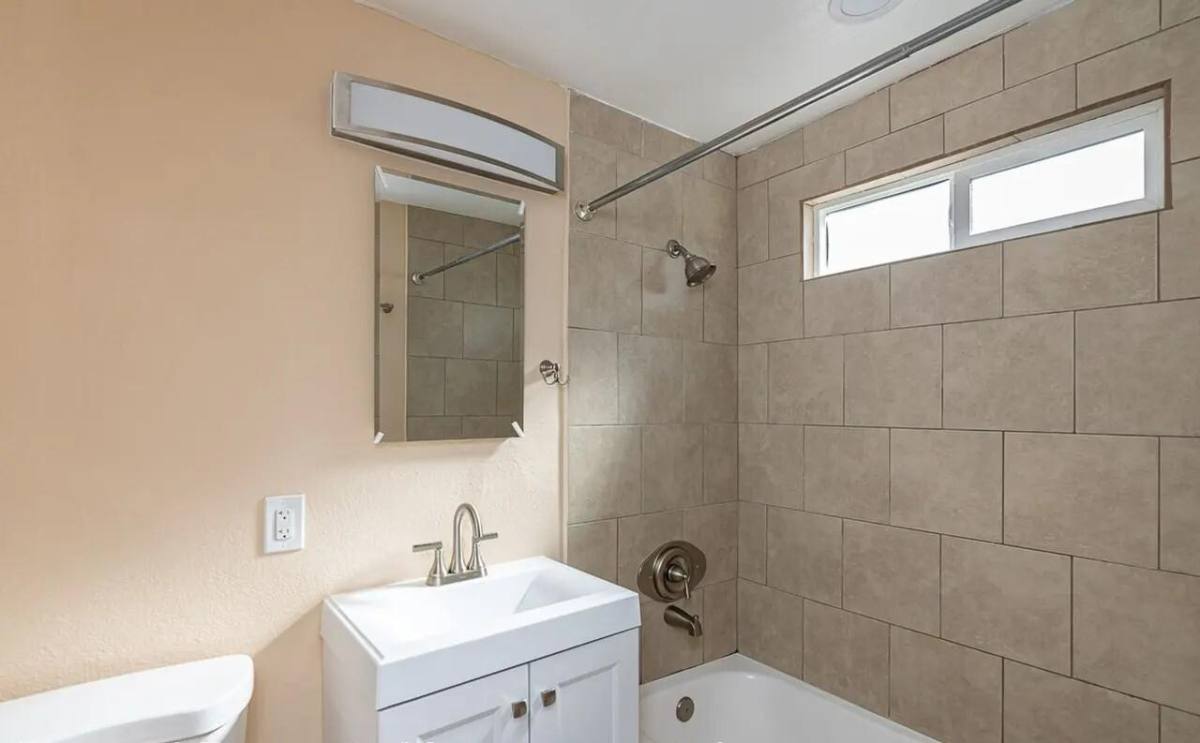 Apartment for rent at 4324 Winona Avenue, 4209-4223 5 Winona Ave #4215, San Diego, CA 92115