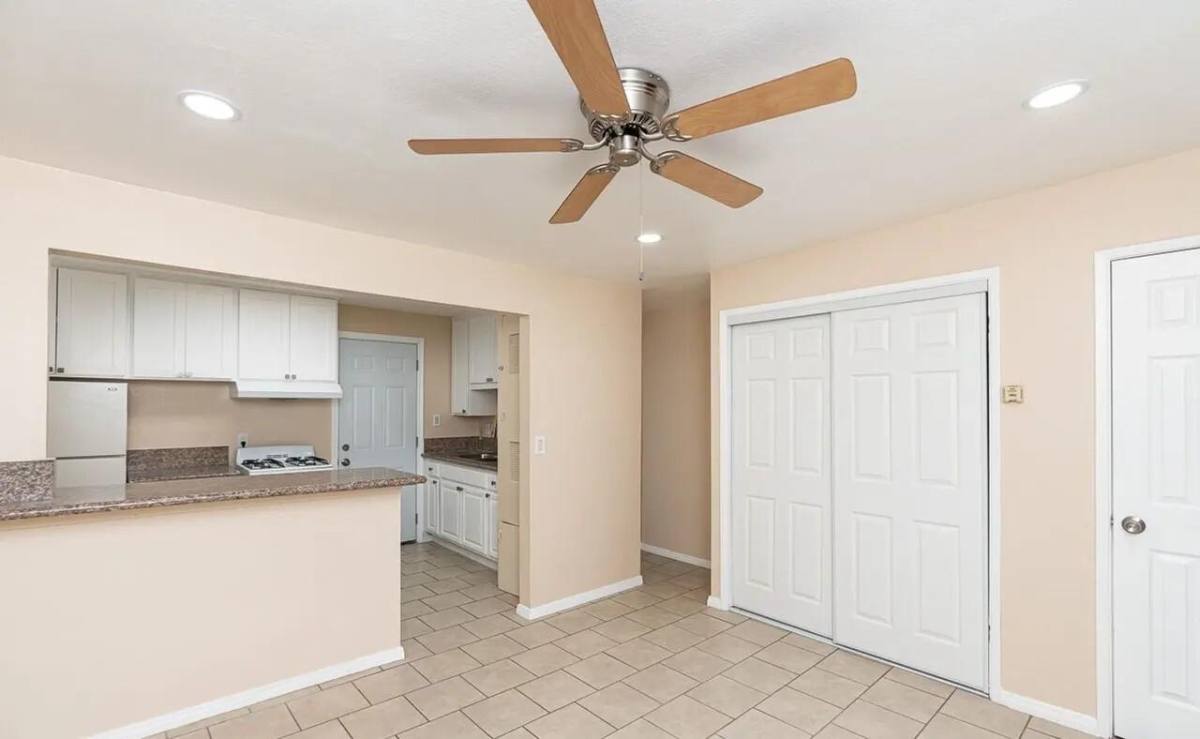 Apartment for rent at 4324 Winona Avenue, 4209-4223 5 Winona Ave #4215, San Diego, CA 92115