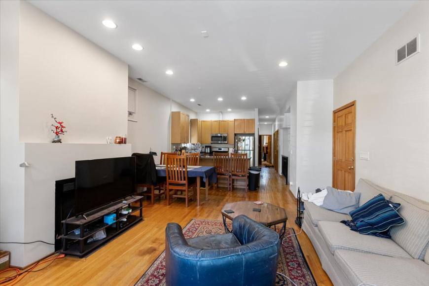 Apartment for rent at 2338 N Greenview #1, Chicago, IL 60614