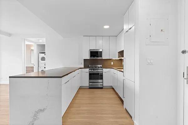 Apartment for rent at 70 W 37th St #1904, New York, NY 10018