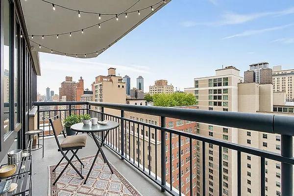 Apartment for rent at 70 W 37th St #1904, New York, NY 10018