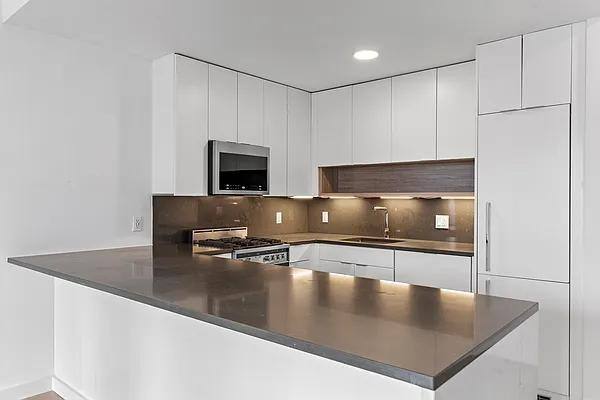 Apartment for rent at 70 W 37th St #1904, New York, NY 10018
