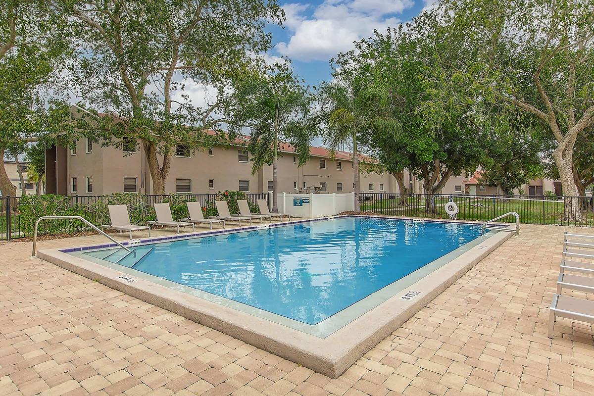 Apartment for rent at 6522 54th Ave N, Saint Petersburg, FL 33709